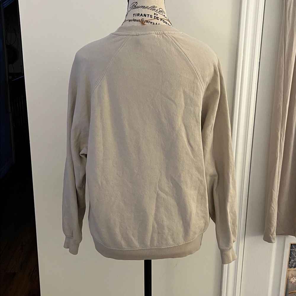 💗Garfield Graphic Sweatshirt in Beige - Picture 3 of 13